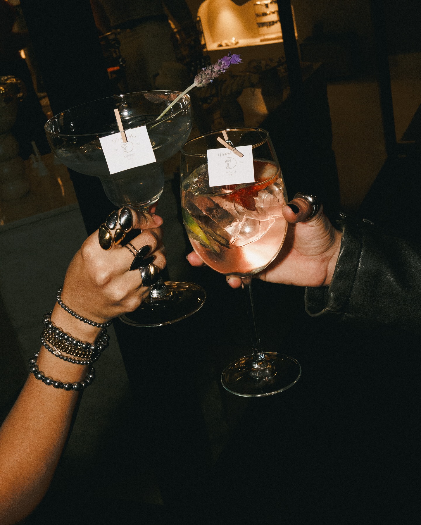 Ambiente de fiesta con la barra móvil Drinksitos