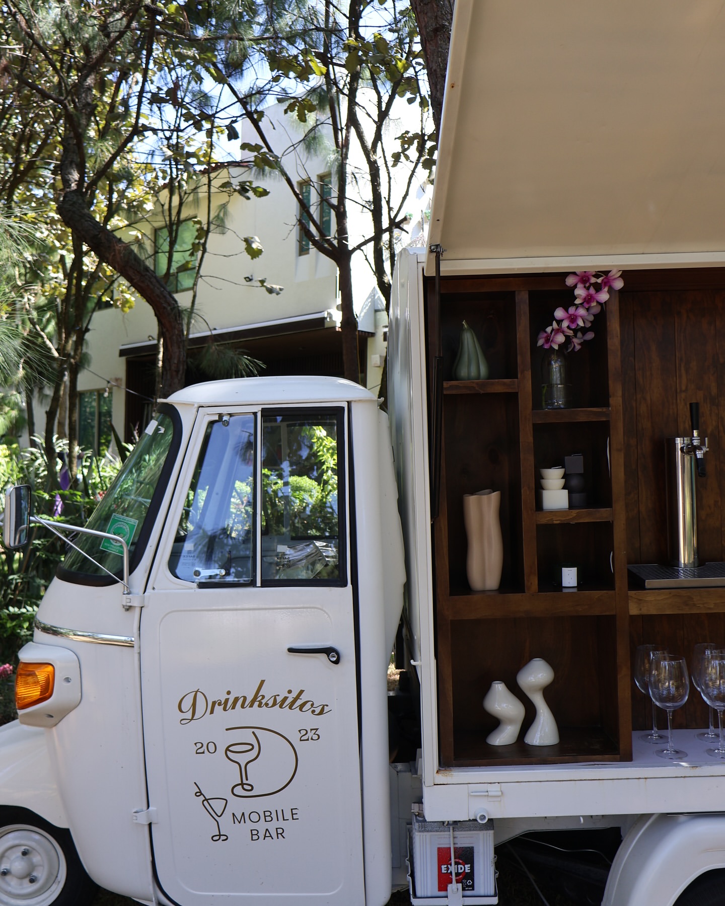 Carrito Piaggio Ape de Drinksitos — barra móvil de cócteles para eventos en Guadalajara y Zapopan